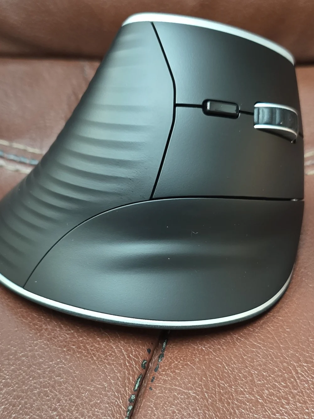 BNNWA LY102 Vertical Mouse - Black with Teal Accents